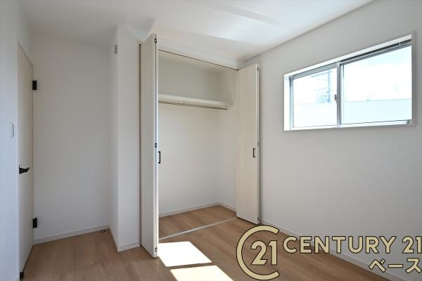 桜井市谷 ２号地 ／新築一戸建の収納|■現地撮影写真■冬物のコートや季節のものなどたくさんしまえる広さ！
