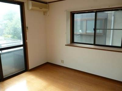 【寝室】 | フロール１ | ※出窓は角部屋のみ