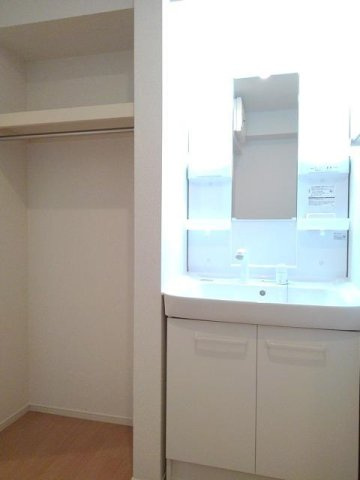 グランリーオ・Ｒ　Ⅰの洗面所|脱衣スペースもあります