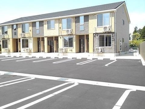 グランリーオ・Ｒ　Ⅰの駐車場|車をお持ちの方に嬉しい駐車場付きの物件です