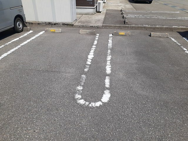 ラフレシ－ル　Ｂの駐車場|車をお持ちの方に嬉しい駐車場付きの物件です