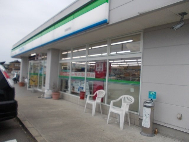 ラフレシ－ル　Ｂの周辺|ファミリーマートまで750m