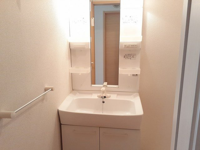 ラフレシ－ル　Ｂの洗面所|脱衣スペースもあります