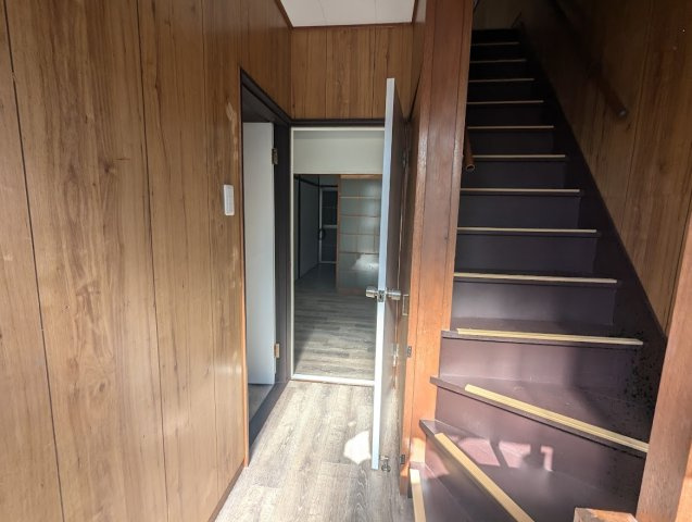 妙法寺戸建の玄関|明るい玄関です