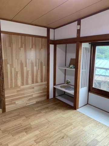 ひよどり戸建の内装|明るい色調の室内です