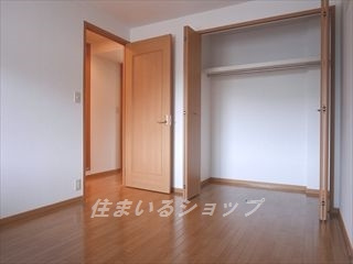 安芸高田市吉田町吉田の賃貸マンションの寝室|クローゼットあり