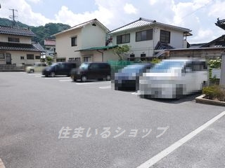 安芸高田市吉田町吉田の賃貸マンションの駐車場