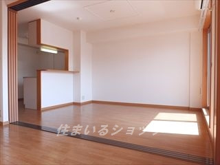 安芸高田市吉田町吉田の賃貸マンションの居間・リビング