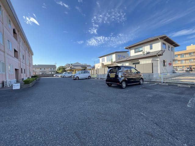 メゾンドールの駐車場