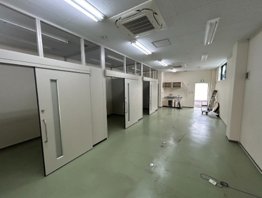 守山市今浜町の店舗事務所の内装