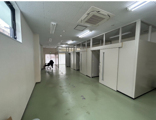 守山市今浜町の店舗事務所の内装