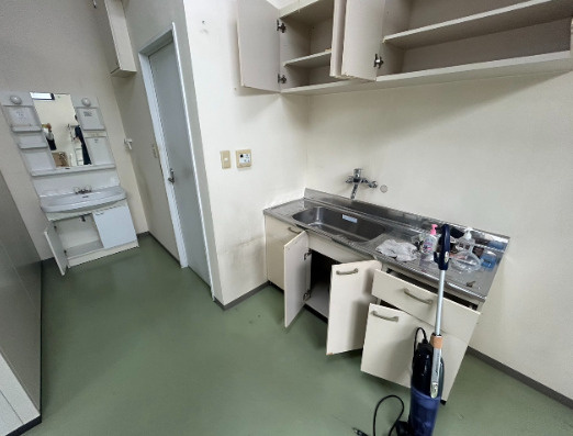 守山市今浜町の店舗事務所のキッチン