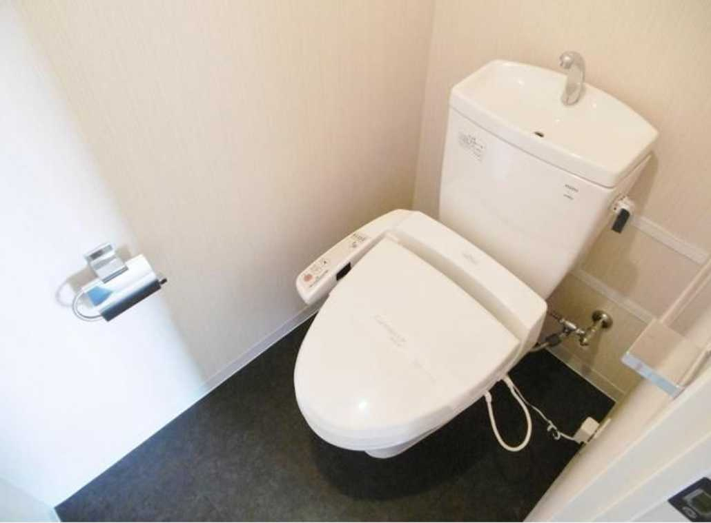 カスタリア三宿　ペット相談可　角部屋　礼金０のトイレ