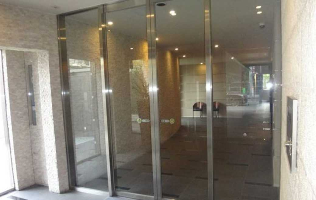 カスタリア三宿　ペット相談可　角部屋　礼金０のエントランス