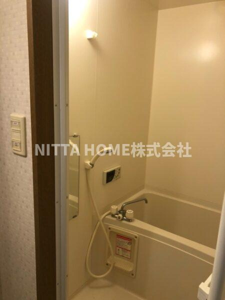 ラピスの浴室|清潔感のあるバスルームです◆