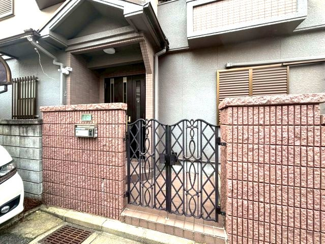 西浦戸建のエントランス