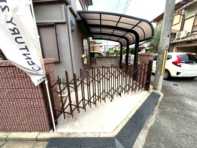 西浦戸建の駐車場