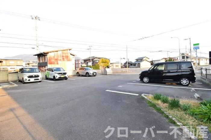 ピュアハイツの駐車場