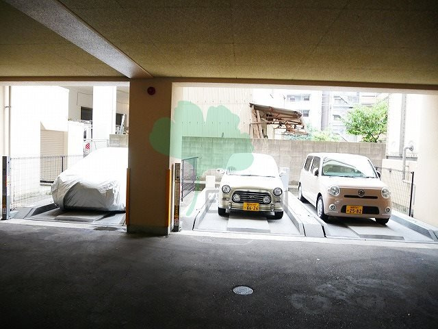 ヴォーヌンク博多駅東の駐車場