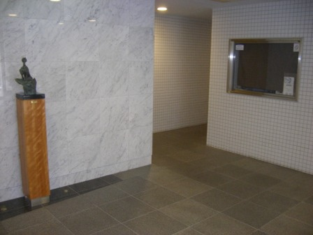 カスタリアお茶の水のエントランス