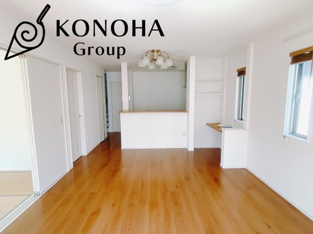 【中古戸建】前橋市総社町桜が丘の居間・リビング|これから長く住むお家のリビングには毎日気持ちのいい日差しが差し込みます。ポカポカ日向ぼっこをしながらお昼寝をするのもいいですね♪明るいリビングに気分も晴れやかに♪