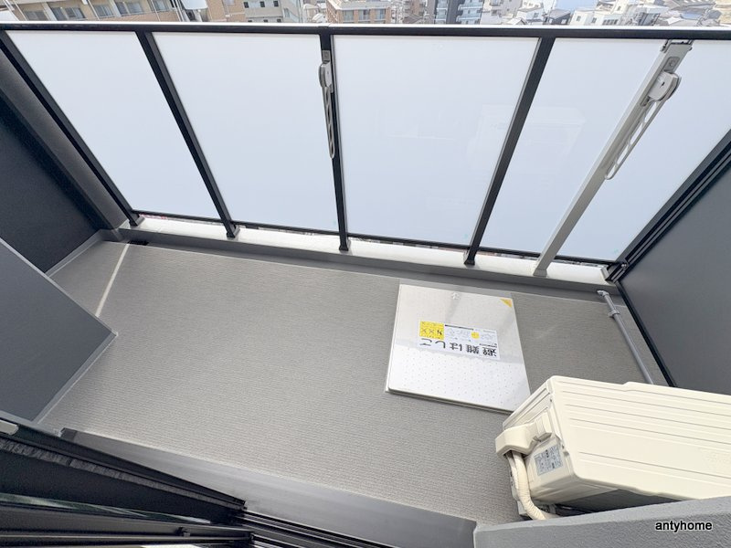 ワールドアイ大阪West Gate　仲介手数料無料のバルコニー