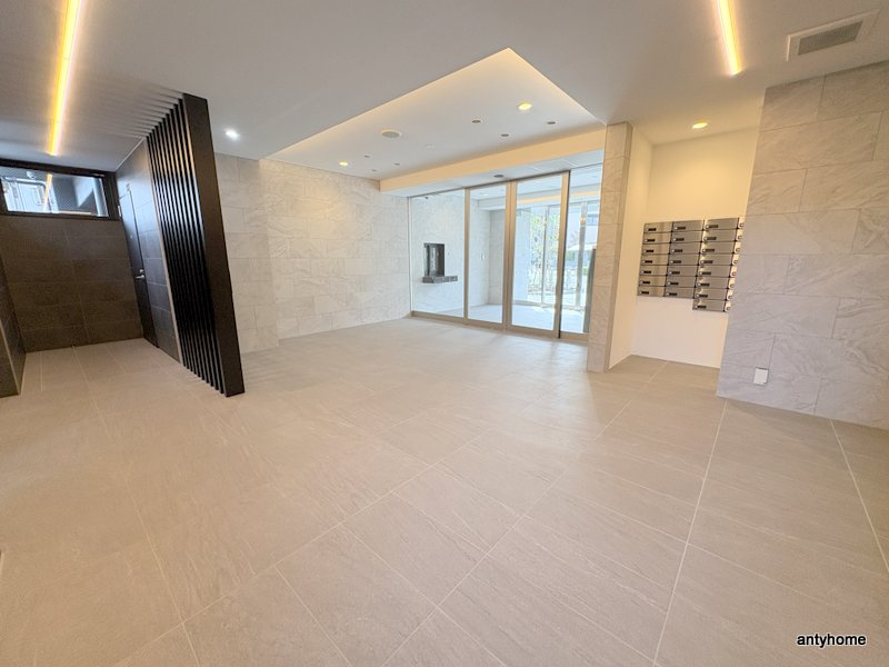 ワールドアイ大阪West Gate　仲介手数料無料のロビー