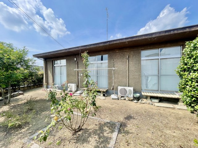 【中古戸建】伊勢崎市新栄町の庭|■現地写真
現地を見学する際はご気軽にお問い合わせください♪
「027-386-8693」