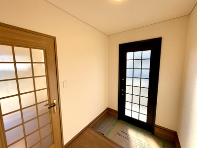 【玄関】 | リフォーム済み中古住宅　東根市神町営団一条通り | スッキリした印象の玄関です♪
