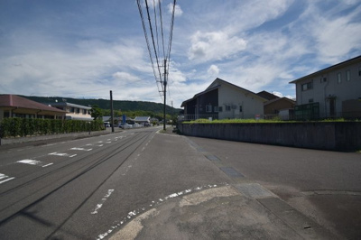 【前面道路含む現地写真】 | 天辰町字碇山 土地