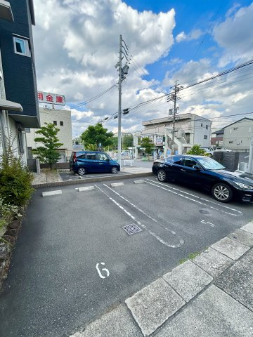 ラフォートの駐車場
