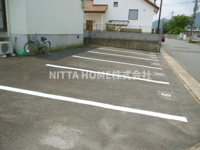 グリーンパレスの駐車場|敷地内に駐車場も完備★