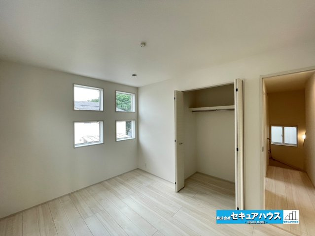 【今からご案内可能】知多市八幡字荒井 全2棟 の洋室|【洋室】
◆お子様のお部屋や主寝室、来客時の宿泊室、趣味のお部屋としてもご利用いただけます♪