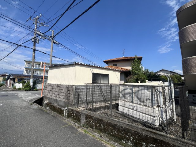 富士市松岡　中古戸建の前面道路含む現地写真