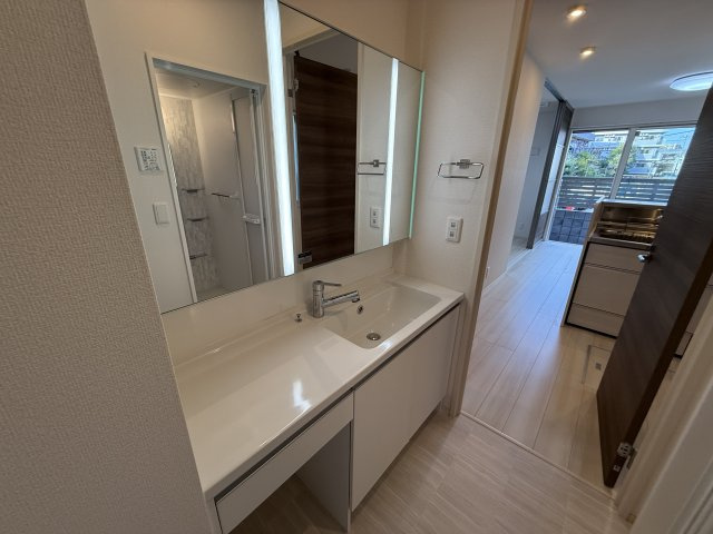 シリウス千里中央の独立洗面台