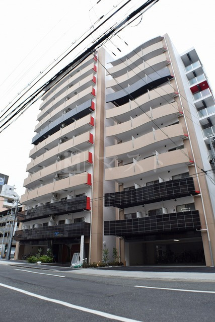 セレニテ上町台のエントランス