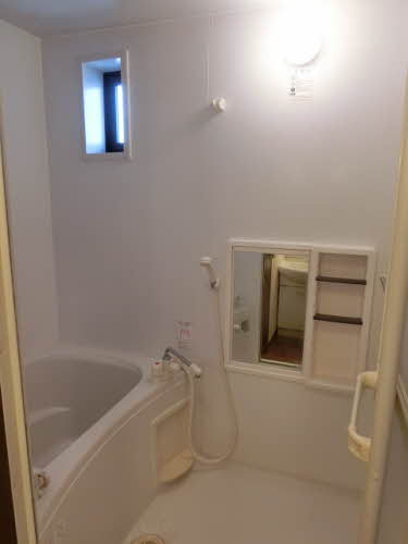 広島市南区東本浦町のアパートの浴室|日々の暮らしに欠かせないお風呂です