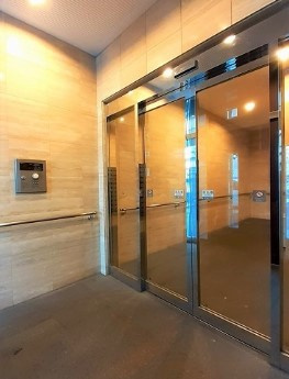 コスモ・ディエースのエントランス