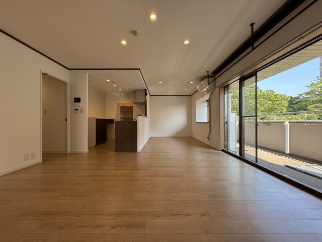 ジオ緑地公園６番館の居間・リビング