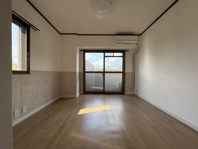 ジオ緑地公園６番館の洋室