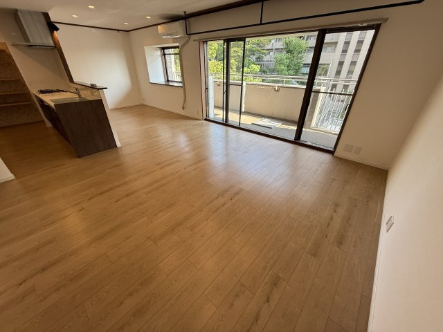 ジオ緑地公園６番館の居間・リビング