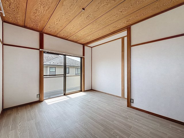 【洋室】 | バルコニーへ出入りもできます♪