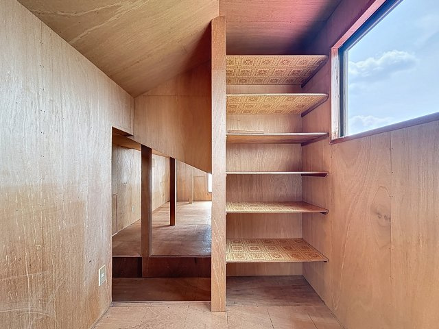 【その他】 | 実は隠れ部屋まであるおうち・・・
収納として使うのが◎ですが、意外と広いのです♪