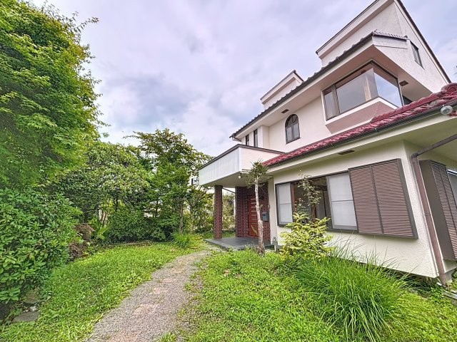 実は私の中・・・すごいんですの外観|車は家の前に停められそうです☆