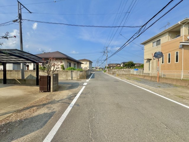 鹿嶋市宮中平屋中古戸建の前面道路含む現地写真