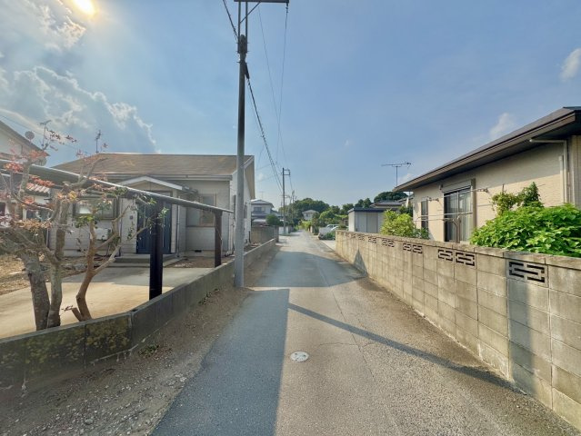 鹿嶋市宮中平屋中古戸建の前面道路含む現地写真