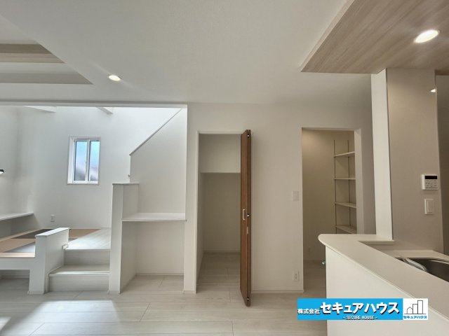 【今からご案内可能】知多市八幡字汐海道　全2棟　の居間・リビング|【LDK】
◆収納豊富なリビングです♪