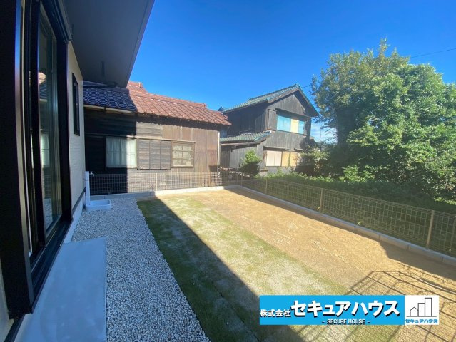 【今からご案内可能】知多市八幡字汐海道　全2棟の庭|【庭スペース】
■株式会社　セキュアハウス　豊明支店■
住宅ローンに強く、知識、経験豊富なスタッフ在籍
お客様に寄り添い、ご成約後もサポート致します