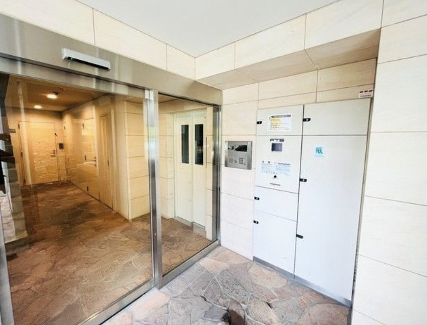 YU-COURT中野坂上のエントランス