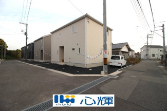 【前面道路含む現地写真】 | クレイドルガーデン宇部市際波第６ １期（６号棟） | 現地(2025年11月10日撮影）
コミュニティー以外の方々の出入りも少なく、お車の出し入れも楽々です。